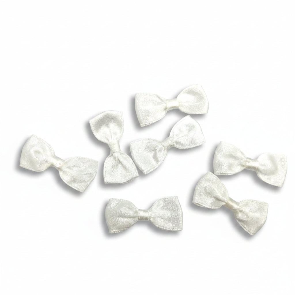 Witte satijnen strikje 45mmx20mm per 100 stuks